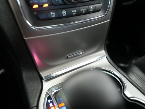 Used 2018 Jeep Grand Cherokee Altitude AWD/4WD image 19