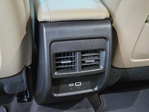Used 2025 Cadillac XT4 Premium Luxury FWD image 17