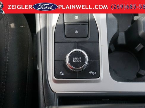 Used 2022 Ford Explorer XLT AWD/4WD image 23