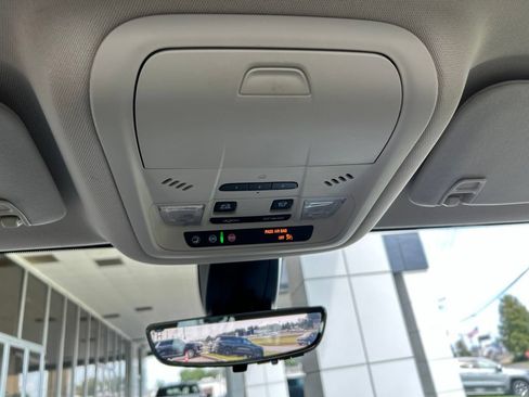 Used 2022 GMC Acadia Denali w/ Denali Ultimate Package FWD image 24