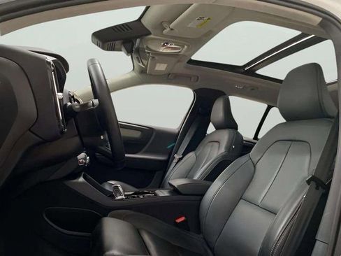 Used 2025 Volvo XC40 B5 Plus image 30