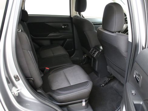 Used 2020 Mitsubishi Outlander ES AWD/4WD image 23