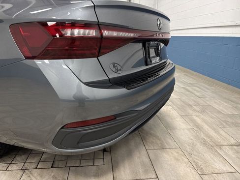 Used 2025 Volkswagen Jetta SE w/ Sunroof Package image 32