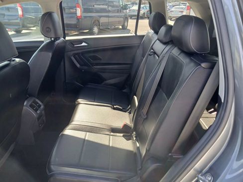 Used 2021 Volkswagen Tiguan SE w/ Panoramic Sunroof Package FWD image 12
