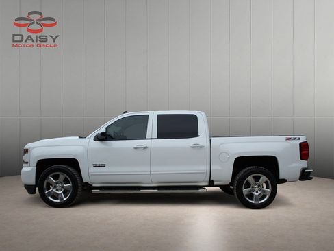 Used 2018 Chevrolet Silverado 1500 LT w/ Texas Edition image 8