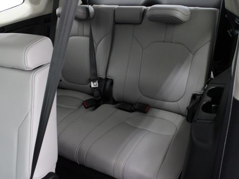 Used 2025 Honda Pilot Touring image 34