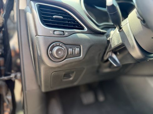 Used 2021 Jeep Cherokee Trailhawk AWD/4WD image 39