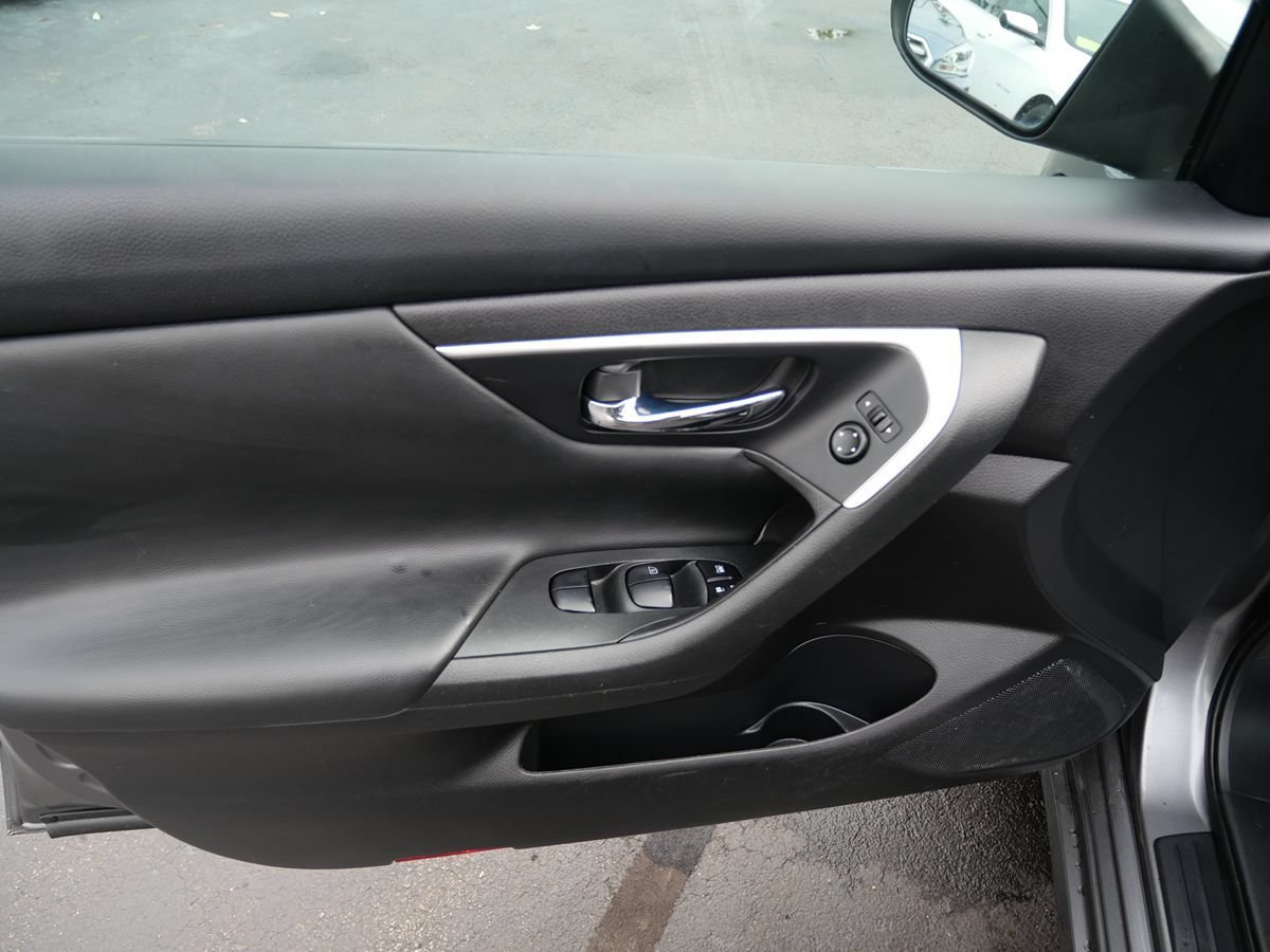 Used 2016 Nissan Altima 2.5 SV FWD image 12