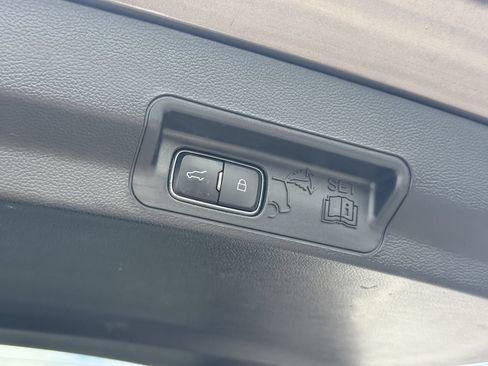 Used 2021 Ford Explorer Limited w/ Equipment Group 301A RWD image 14
