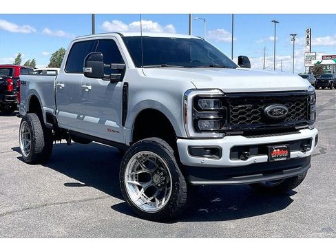 Used 2025 Ford F350 Lariat w/ Lariat Ultimate Package AWD/4WD image 2