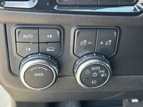 Certified 2025 GMC Yukon XL Denali AWD/4WD image 33