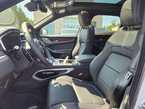 Used 2024 Jaguar F-PACE R-Dynamic S image 6