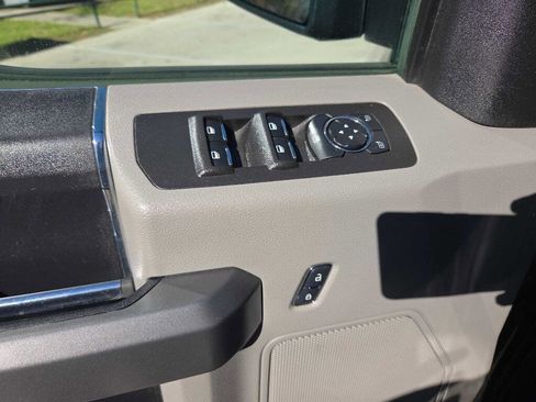 Used 2017 Ford F150 XLT image 19