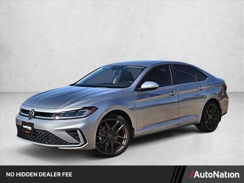 Used 2025 Volkswagen Jetta SE FWD image 1