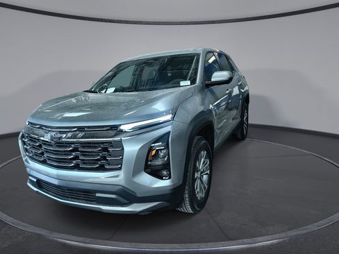 New 2026 Chevrolet Equinox LT w/ Convenience Package II AWD/4WD image 3