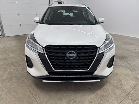 Used 2023 Nissan Kicks SV FWD image 2