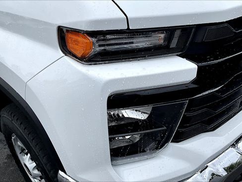 Used 2025 Chevrolet Silverado 2500 W/T w/ Snow Plow Prep/Camper Package image 24