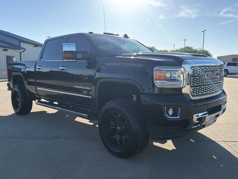 Used 2018 GMC Sierra 2500 Denali w/ Duramax Plus Package AWD/4WD image 33