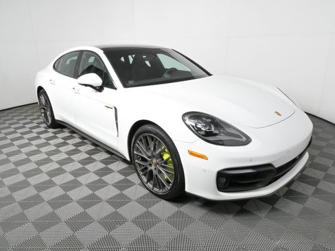 Certified 2023 Porsche Panamera AWD/4WD image 27