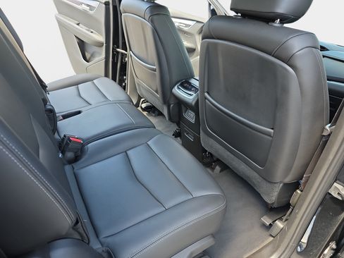 Used 2024 Cadillac XT6 Luxury FWD image 11