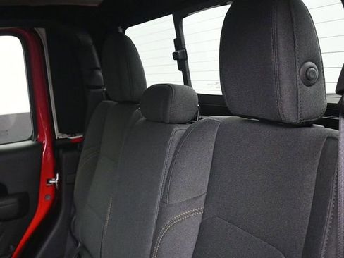 Used 2024 Jeep Gladiator Sport image 15