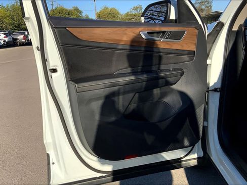 Certified 2024 Volkswagen Atlas SE image 37