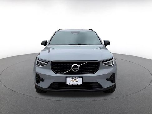 Used 2024 Volvo XC40 B5 Core AWD/4WD image 4