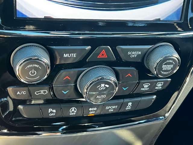 Used 2021 Jeep Grand Cherokee Laredo X AWD/4WD image 30