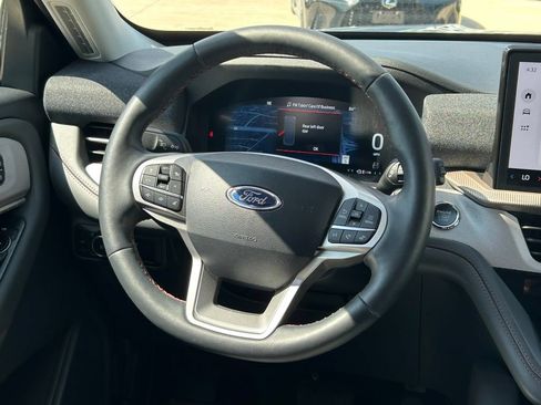 Used 2025 Ford Explorer Active w/ Active Comfort Package RWD image 39