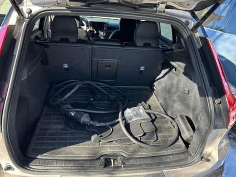 Used 2023 Volvo XC40 Recharge Ultimate w/ Protection Package Premier image 4