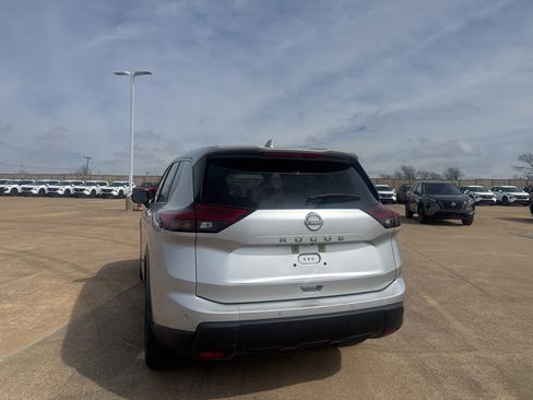 Certified 2025 Nissan Rogue SV image 18