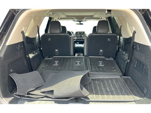 Used 2025 Nissan Pathfinder Platinum FWD image 10