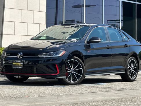 Used 2025 Volkswagen Jetta GLI Autobahn FWD image 8