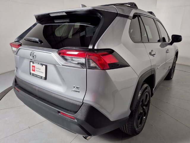 Certified 2021 Toyota RAV4 LE AWD/4WD image 4