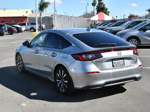 Used 2024 Honda Civic EX-L image 6