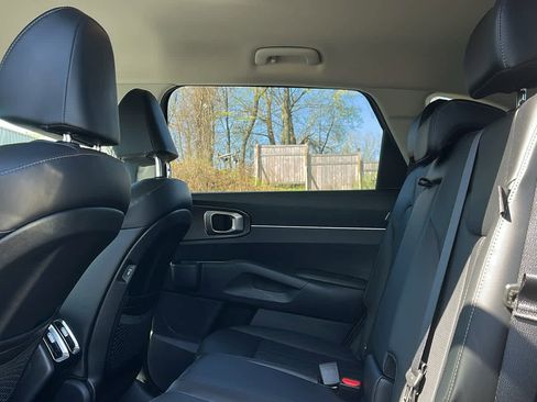 Used 2025 Kia Sorento S AWD/4WD image 27