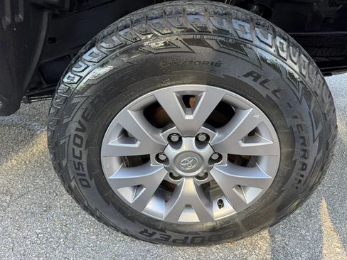 Used 2017 Toyota Tacoma SR5 w/ Tow Package image 32