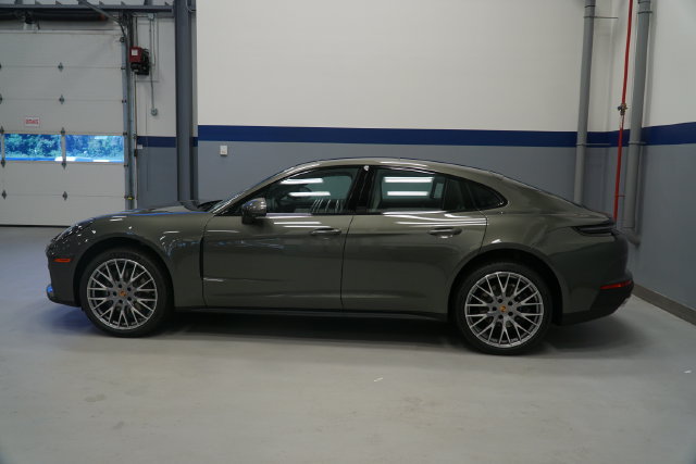New 2026 Porsche Panamera 4 AWD/4WD image 2