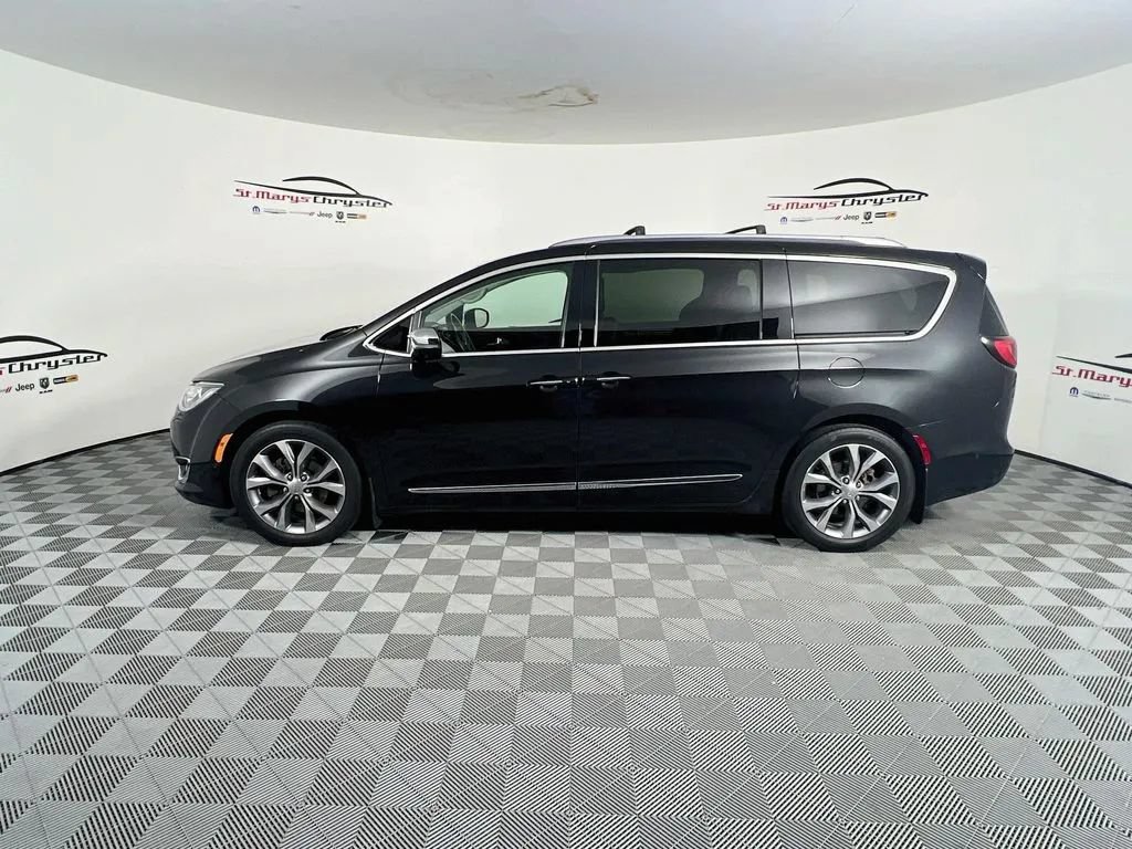 Used 2019 Chrysler Pacifica Limited w/ Tire & Wheel Group FWD image 5