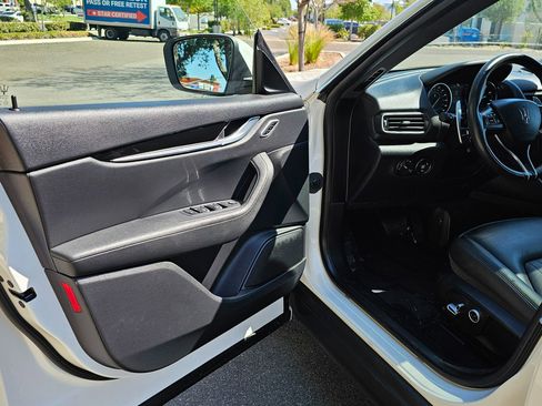 Used 2023 Maserati Levante Modena image 12