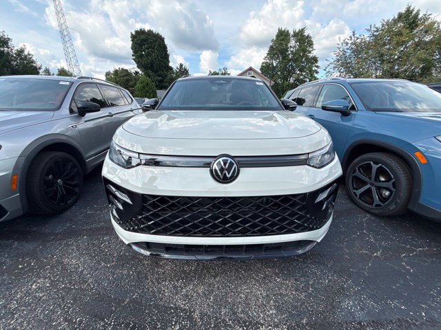 New 2026 Volkswagen Tiguan SE R-Line AWD/4WD image 2