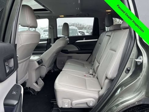 Used 2019 Toyota Highlander XLE image 27