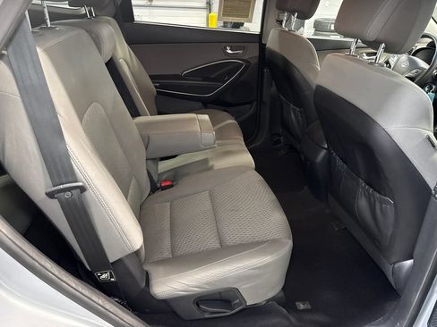 Used 2017 Hyundai Santa Fe SE AWD/4WD image 13
