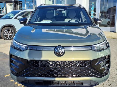 New 2026 Volkswagen Tiguan SE R-Line image 2