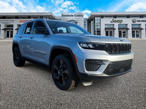 New 2025 Jeep Grand Cherokee Altitude image 2