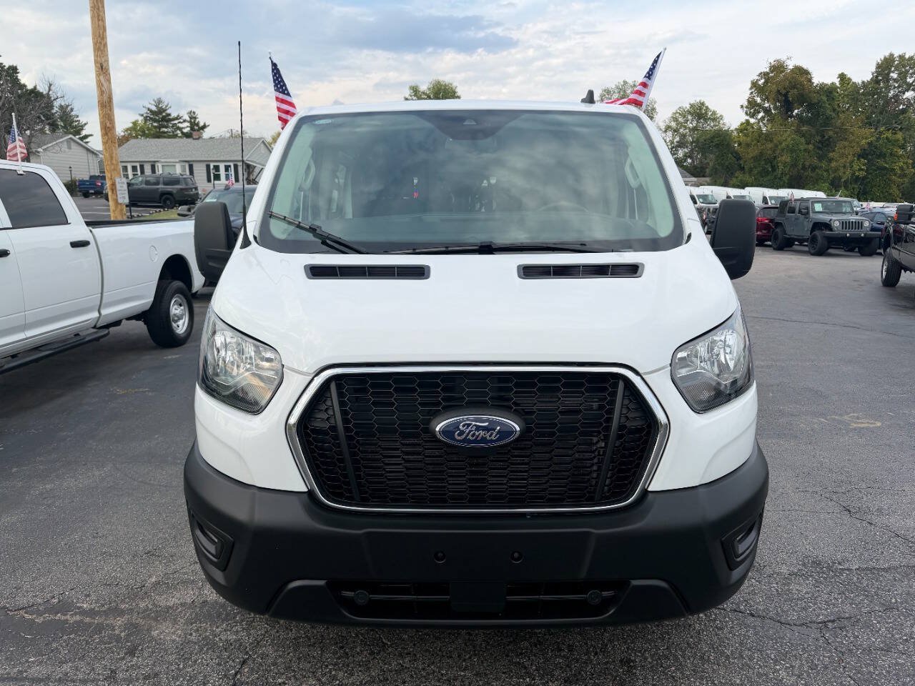 Used 2025 Ford Transit 250 Low Roof w/ Exterior Upgrade Package RWD image 3