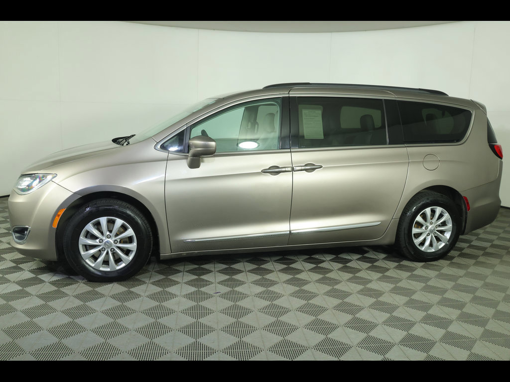 Used 2017 Chrysler Pacifica Touring-L FWD image 15