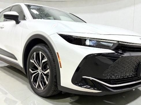 Used 2024 Toyota Crown XLE image 5