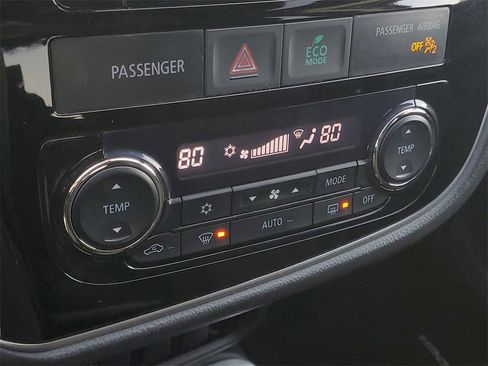 Used 2017 Mitsubishi Outlander ES image 20