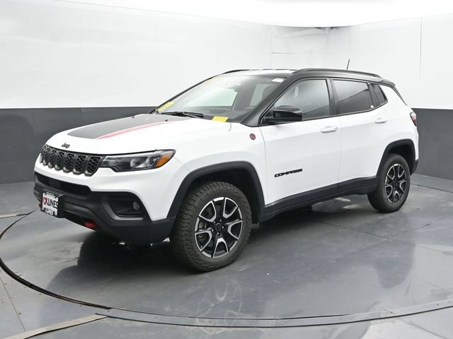 Used 2025 Jeep Compass Trailhawk AWD/4WD image 7